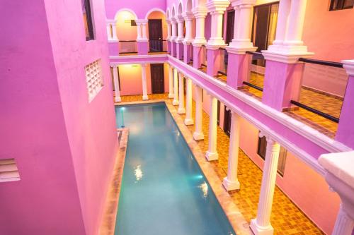 Бассейн в Hotel Lavanda CAS Merida или поблизости