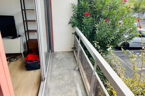 a balcony with plants on the side of a building at Furnished Apartment With Balcony & Parking in A Secure Residence in Pessac