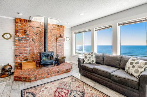a living room with a couch and a fireplace at Cape Kuh'lye in Lincoln City