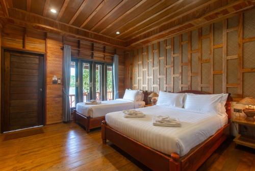 Postel nebo postele na pokoji v ubytování Koh Tao Relax Freedom Beach Resort