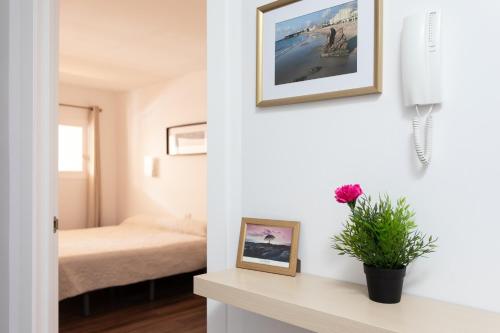 Ένα ή περισσότερα κρεβάτια σε δωμάτιο στο Médano sea view balcony