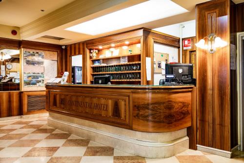 a bar in a restaurant with a counter at Continental Hotel in Lovere