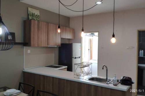 ZY HOMESTAY MOUNT AUSTIN 3BEDROOM FOR 5PAX 6PAX廚房或簡易廚房