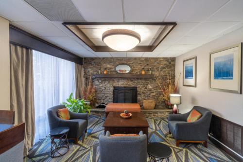 Ruang duduk di Holiday Inn Express Forsyth by IHG
