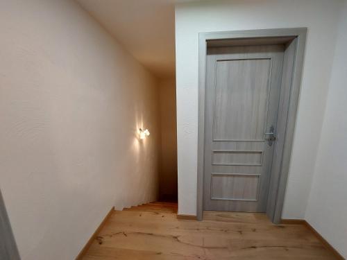 Фотография из галереи Mýto Apartments BERGMAX, Ski Jasná Chopok 10min transit - Resort Mýto Apartments, parking free в городе Мито-под-Дюмбьером