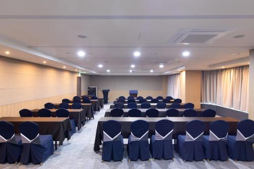 a conference room with tables and chairs in it at Seoul Olympic Parktel in Seoul