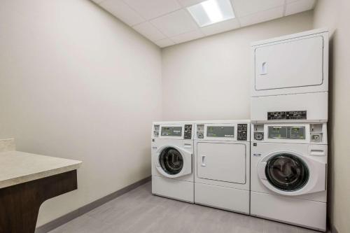a laundry room with two washing machines and a counter at Comfort Inn & Suites Gaylord in Gaylord