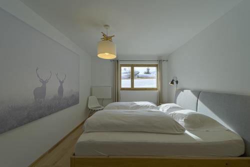 מיטה או מיטות בחדר ב-Chesa Muntanella - Samedan