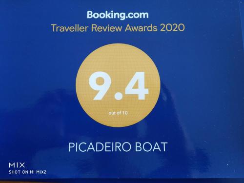 Certificat, récompense, panneau ou autre document affiché dans l'établissement New Wave "The best place"