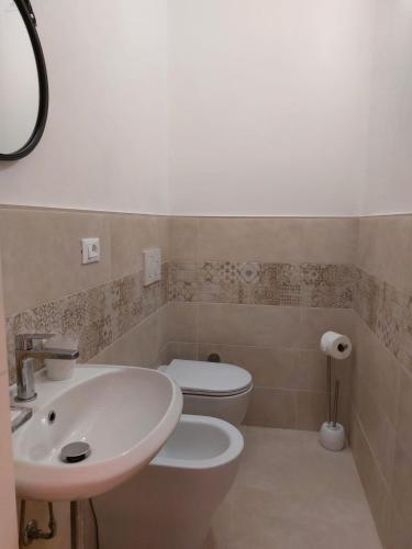 a bathroom with a sink and a toilet at La locanda di Gioele in Lido di Camaiore