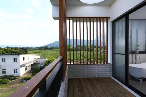 a bathroom with a balcony with a tub and a view at Chuying Sunrise B&B in Jian