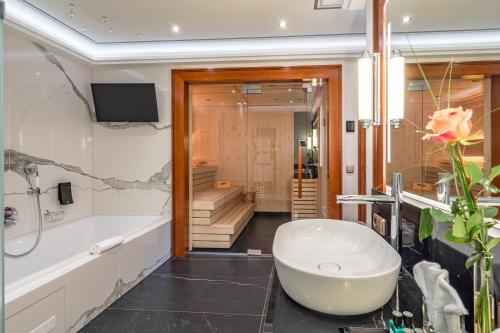 Ett badrum på Hotel Dollenberg