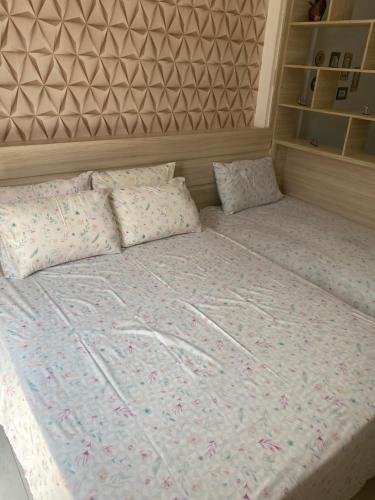 Ένα ή περισσότερα κρεβάτια σε δωμάτιο στο flat em Olímpia com churrasqueira