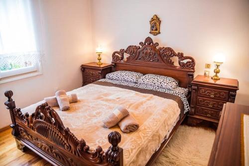 Traditional Antique Deco House