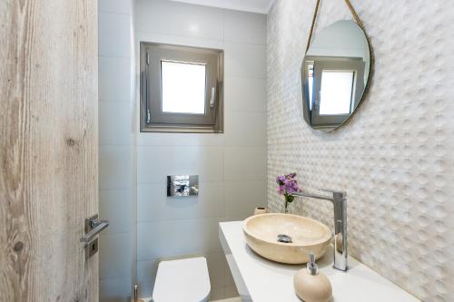 Ένα μπάνιο στο Luxury Cretan Villas with private pools