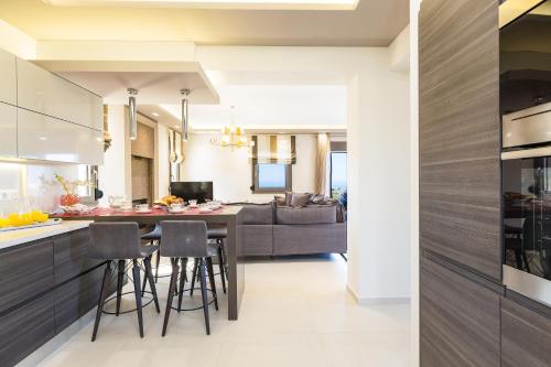 Η κουζίνα ή μικρή κουζίνα στο Luxury Cretan Villas with private pools
