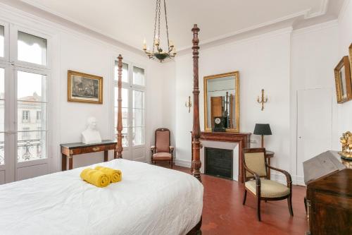 Gallery image of La Suite Napoléon 75m2 timeless stay in Béziers