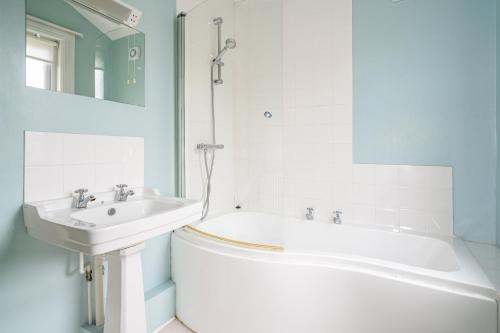 a bathroom with a sink and a tub and a toilet at Fantastic, Spacious 3 Bedroom House With Garden in Bath