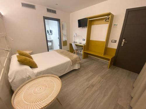 a hotel room with a bed and chairs and a desk at Hotel Lusitania, Centro Ciudad, Parking Privado in Merida