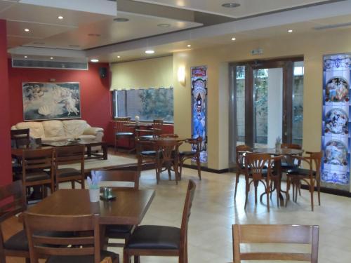 Restaurace v ubytování Hotel Prigipikon Suites and sofites