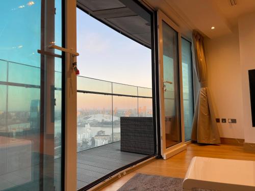 Canary Wharf Luxury Apartment with Panoramic Views