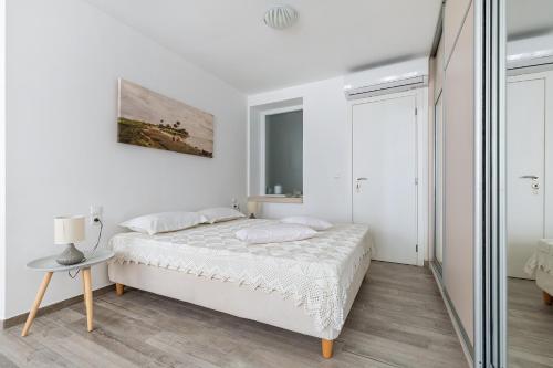 Ένα ή περισσότερα κρεβάτια σε δωμάτιο στο Syraino Apartment