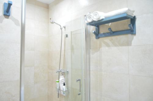 Kúpeľňa v ubytovaní FLEMING Loft PARKING Tourist Córdoba