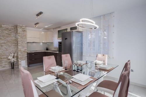 Villa Axioma 4-Star Luxury Villa, 2 apartments, Sea View , close to beach, sea view terrace