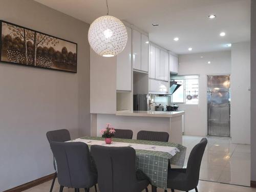 a kitchen with a table and chairs and a dining room at W13 atGoldenHills NightMarket WiFi 4R in Brinchang