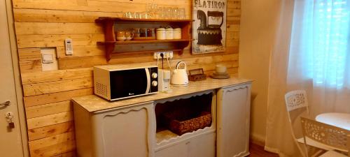 a microwave sitting on top of a counter in a kitchen at Zimeroni in Zikhron Ya‘aqov