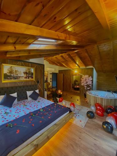 a bedroom with a bed and a tub with balloons on the floor at River Didi Otel in Rize