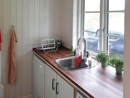 Dapur atau dapur kecil di 8 person holiday home in Løgstør-By Traum