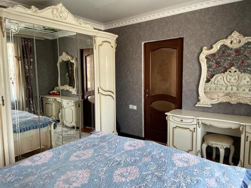 Ένα ή περισσότερα κρεβάτια σε δωμάτιο στο Guest house AITURGAN Kazarman Monte