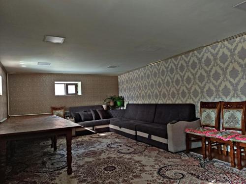 Χώρος καθιστικού στο Guest house AITURGAN Kazarman Monte