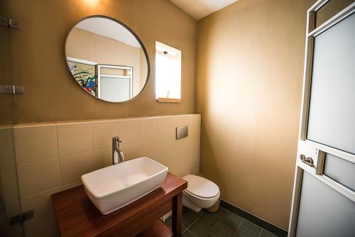 Koupelna v ubytování Villa Yotam 4BR Heated pool וילה יותם 4 חדרי שינה בריכה מחוממת