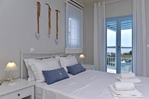 Ліжко або ліжка в номері Tonia Apartments Paros