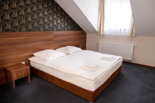 מיטה או מיטות בחדר ב-Babilon Krzeszów