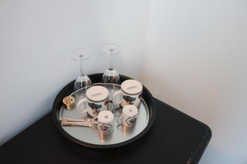 a table with a group of four drums on it at Peter House in Nivelles
