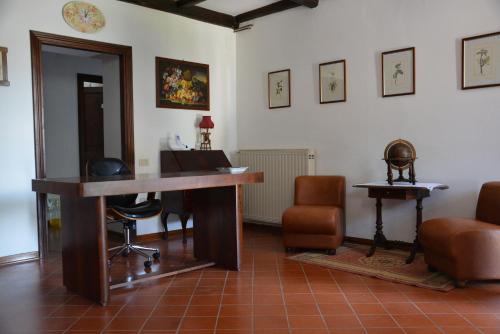 a room with a desk and a chair and a table at Casale Fusco in Spoleto
