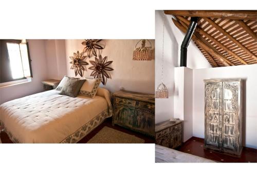 twee foto's van een slaapkamer met een bed en een raam bij CR Casa Quinto in Constantina