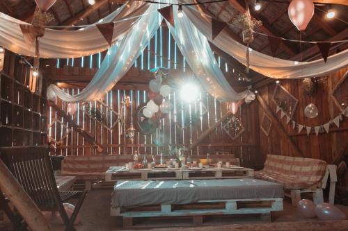 a room with a bed and a table in it at Agroturystyka Nad Jeziorem-Osada Indiańska in Czchów
