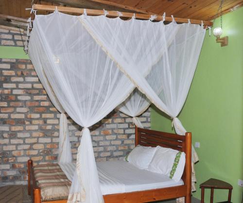 Tempat tidur dalam kamar di Muga Eco Village