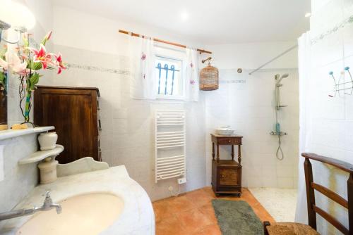 Ванная комната в Maison en bord de mer - Casa l'albitronu