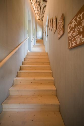 a staircase in a building with wooden floors at Koasa-Hof Ganzes Ferienhaus und Sauna 5 Zimmer 240mq in Cadipietra