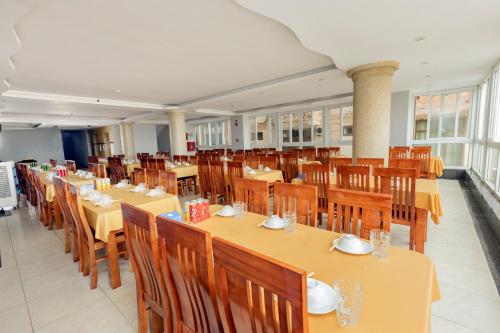 ห้องอาหารหรือที่รับประทานอาหารของ Khách sạn Hà Nội 2 Mặt Biển Sầm Sơn