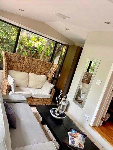 Entire private Beautiful 2 Bedroom plus Den House with gated front&back yard and Free parking 10min drive to Miami Beach photo 47