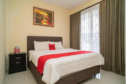 Postel nebo postele na pokoji v ubytování RedDoorz near ITDC Nusa Dua