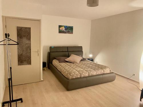 Ένα ή περισσότερα κρεβάτια σε δωμάτιο στο Appartement « Chez Falco » vue sur le château