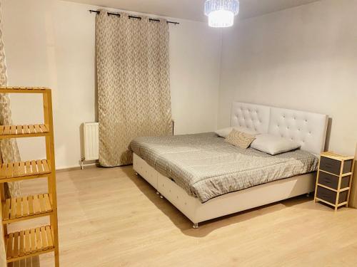 Ένα ή περισσότερα κρεβάτια σε δωμάτιο στο Appartement « Chez Falco » vue sur le château