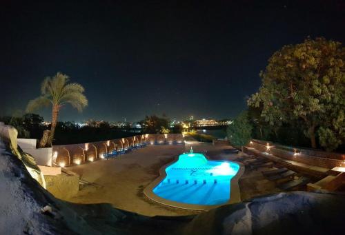 Bazén v ubytování Al Baeirat Hotel nebo v jeho okolí